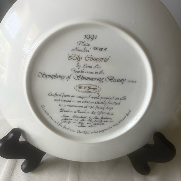 Lily Concerto by Lena Liu Fourth Collectible “Symphony of Shimmering Beauty” - Picture 3 of 3